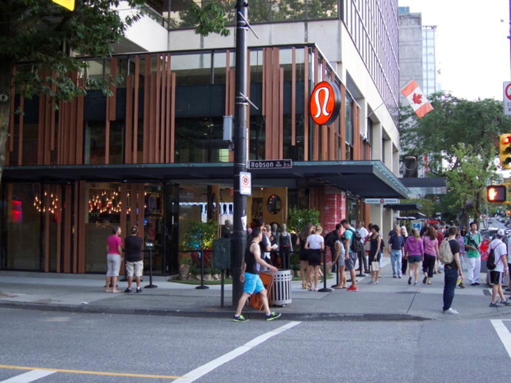 Divya Sutra Suites On Robson Downtown Vancouver Buitenkant foto