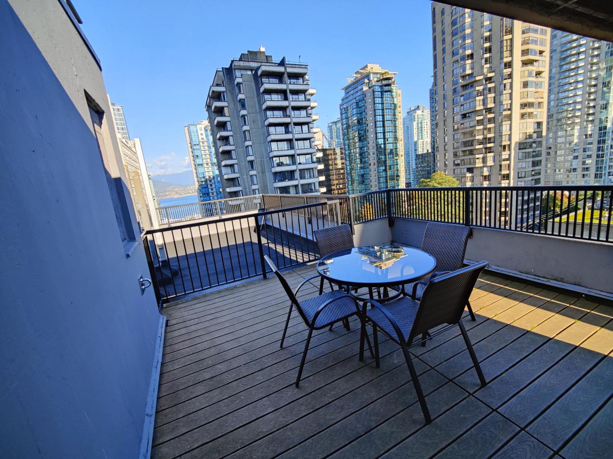 Divya Sutra Suites On Robson Downtown Vancouver Buitenkant foto