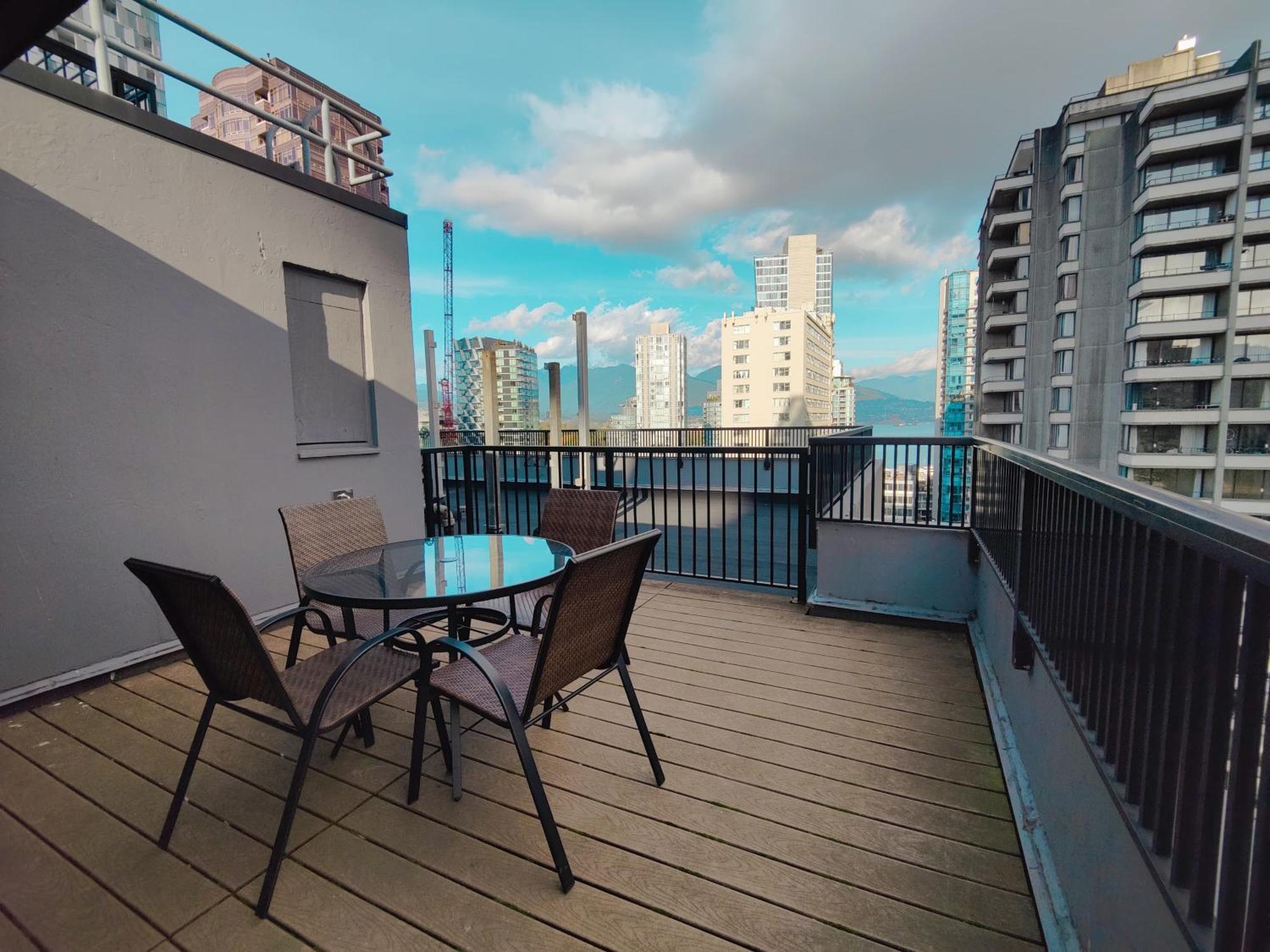 Divya Sutra Suites On Robson Downtown Vancouver Buitenkant foto