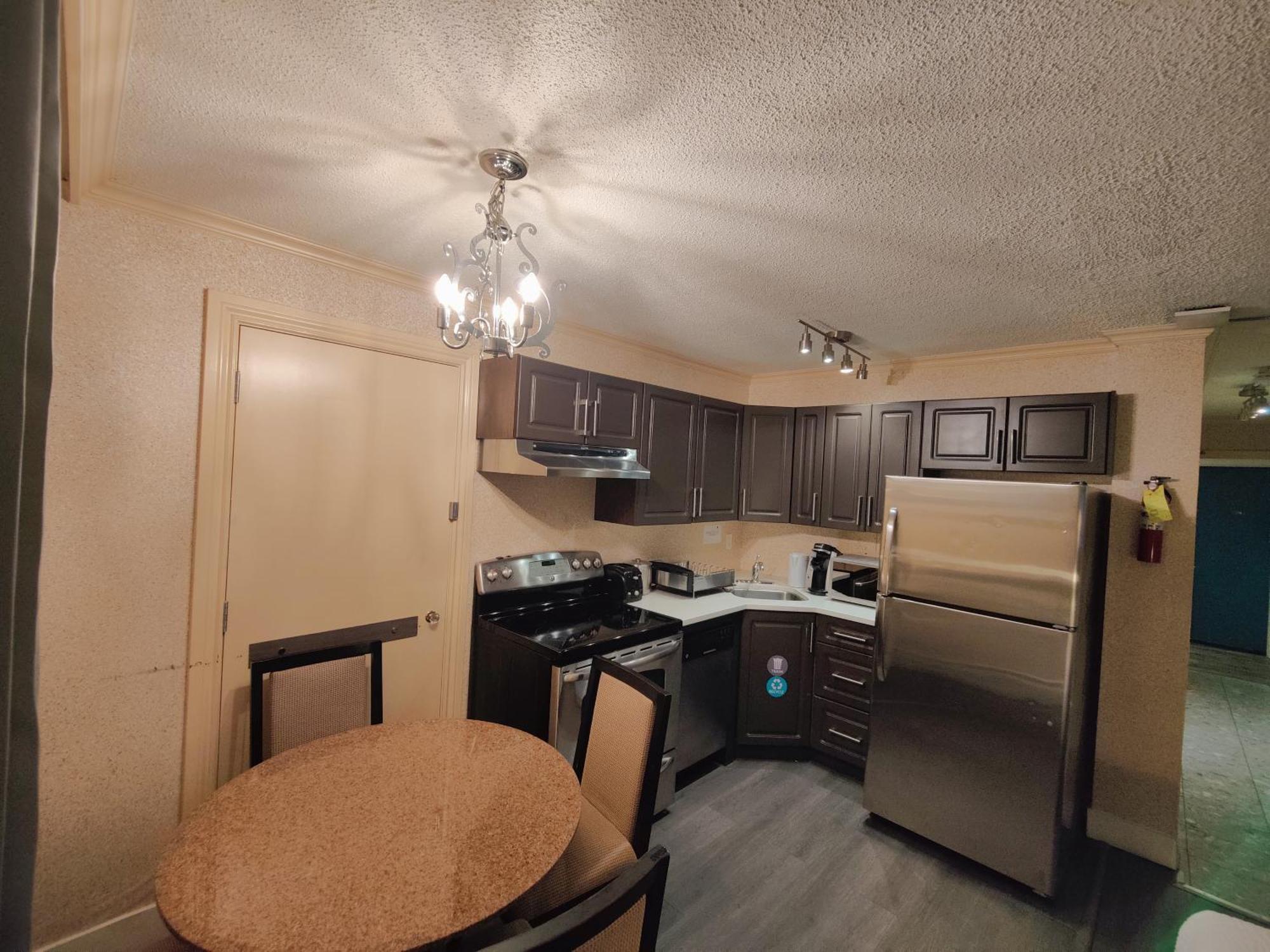 Divya Sutra Suites On Robson Downtown Vancouver Buitenkant foto