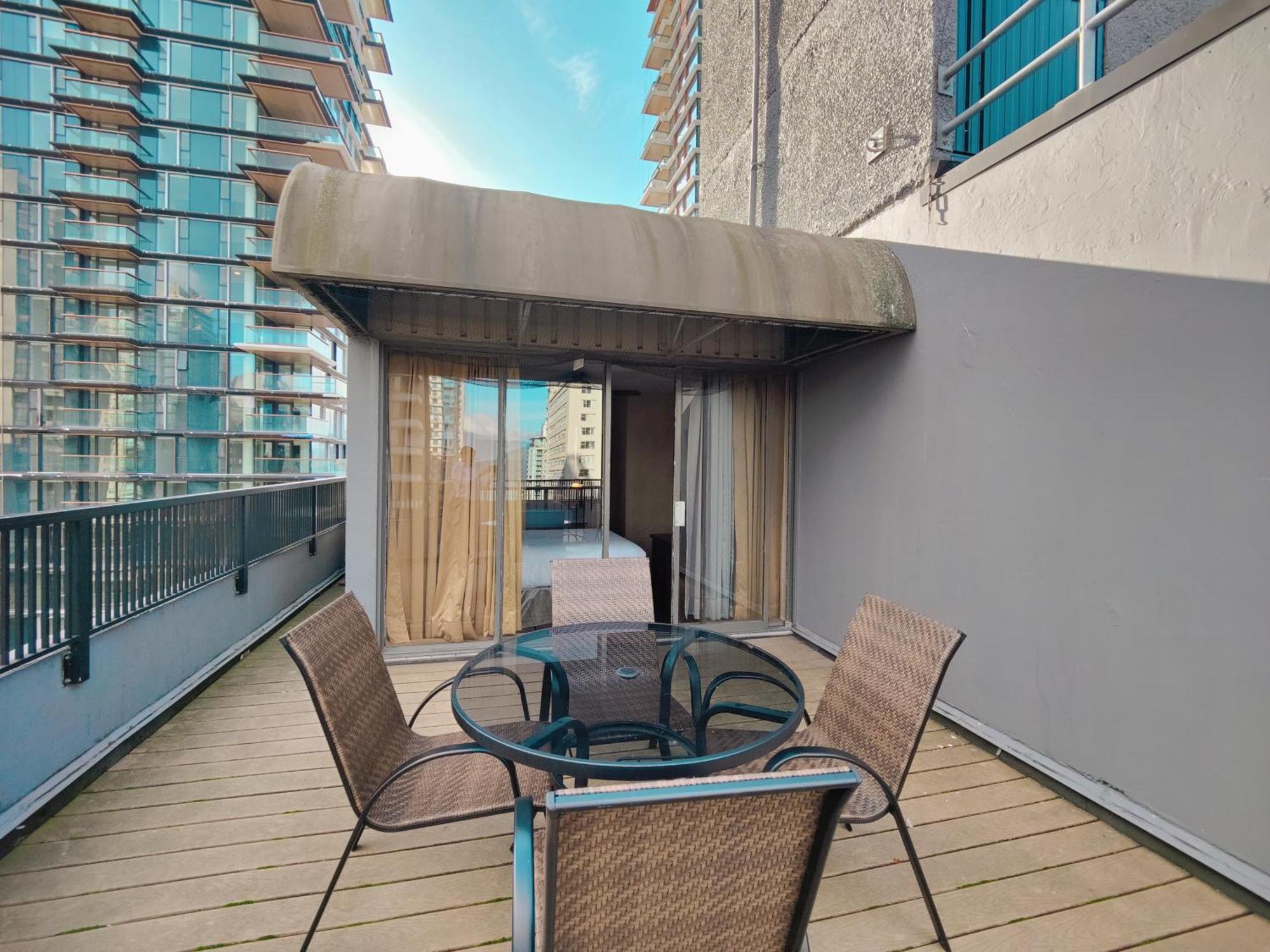 Divya Sutra Suites On Robson Downtown Vancouver Buitenkant foto