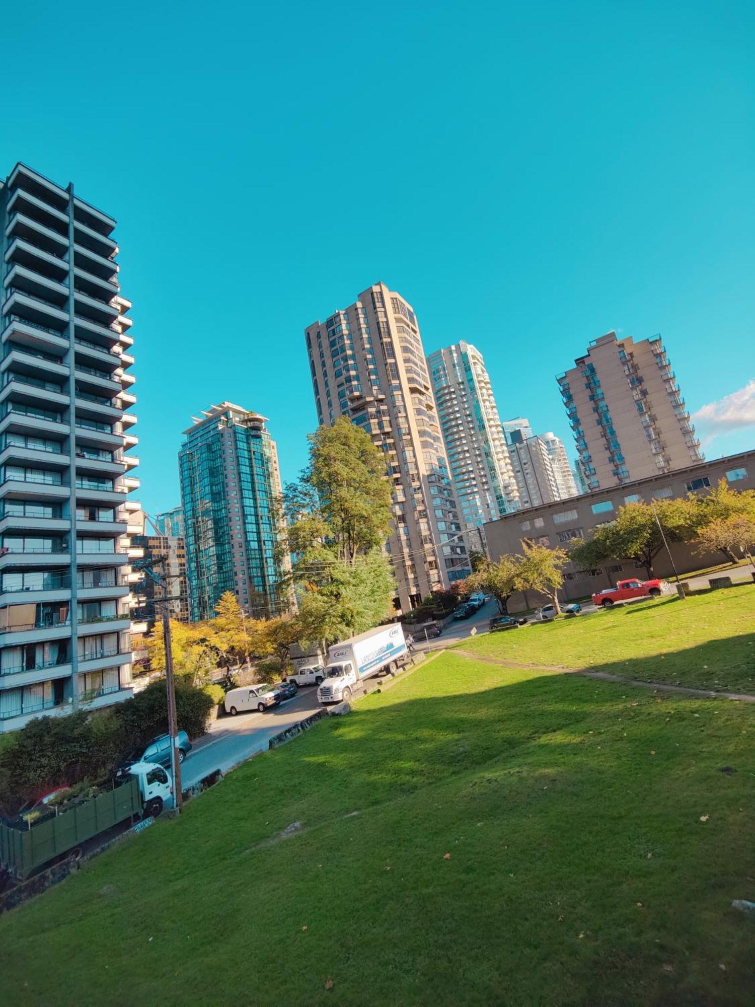 Divya Sutra Suites On Robson Downtown Vancouver Buitenkant foto
